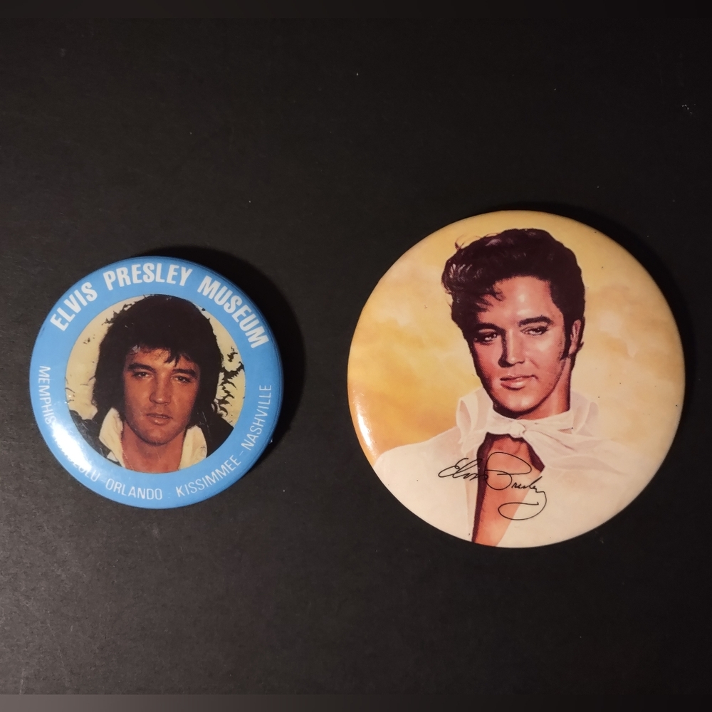 2 Elvis Presley Pins - 1986 J.K.A. Vincentown & Museum Memphis-Honolulu-Orlando